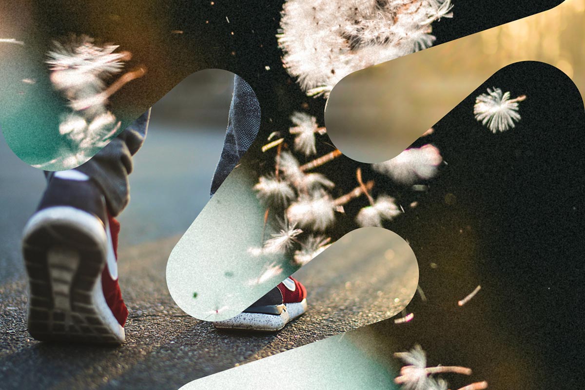 To bilder blandet: ett av en person sett bakfra som går på en vei iført joggesko med røde og hvite detaljer, ett med svevende løvetannfrø over bildet som gir en drømmende og dynamisk stemning.